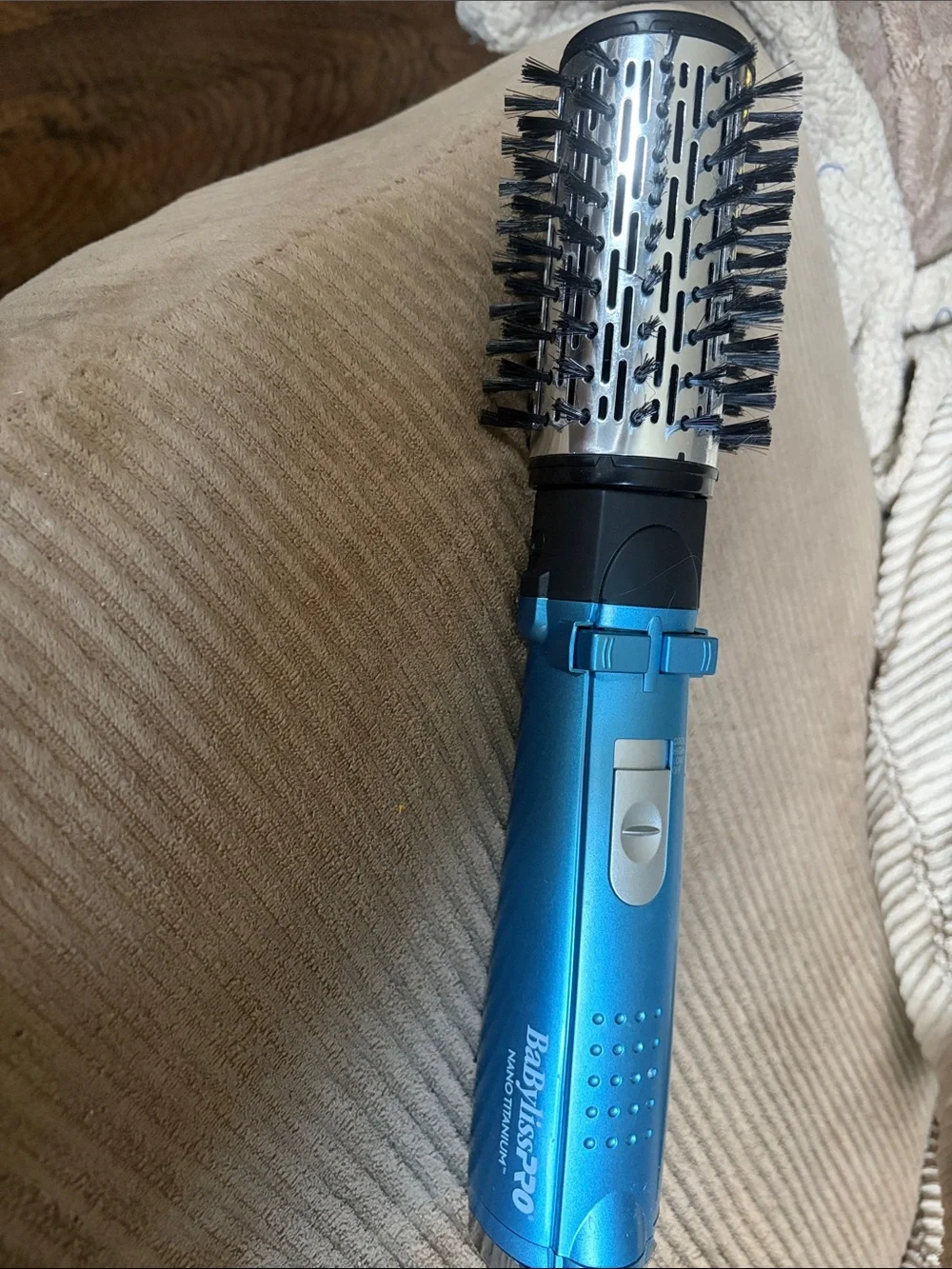 BaByliss Pro NANO Titanium Technology Metallic Blue Round Hot Air Styling Brush